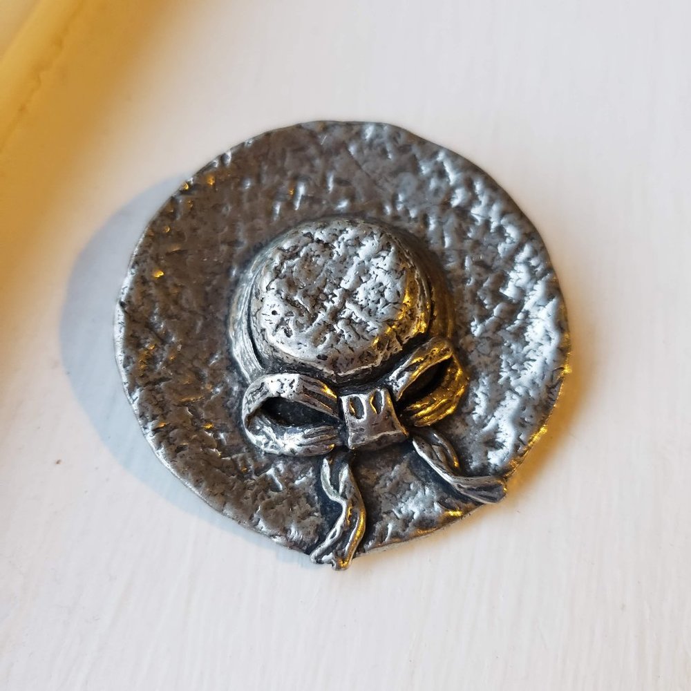 Vintage sheridan brooch set-garden hat and barrel